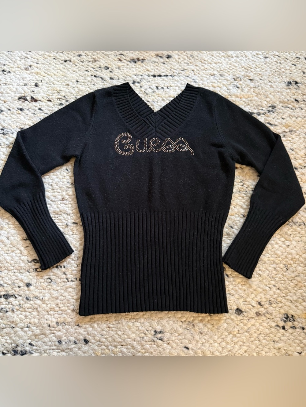 Guess V-neck Long sleeve sweater Size large rhinestone